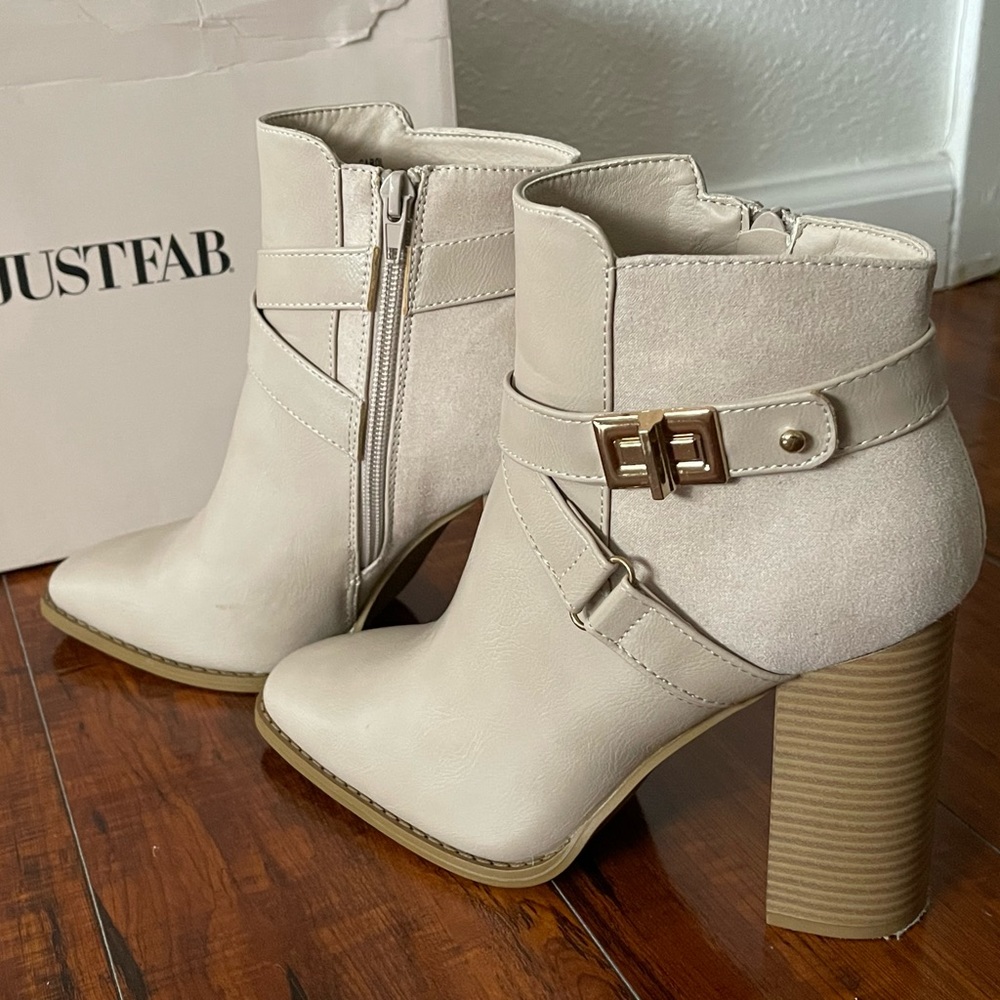 Carol Block Heeled Bootie, Eggshell Color, Size 8 - image 5